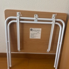 折りたたみテーブルの画像