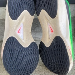 NIKE zoom X 黄緑の画像