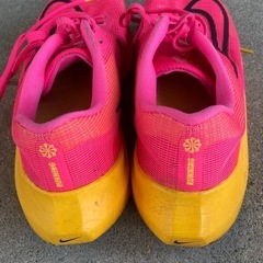 NIKE zoomX ピンクの画像