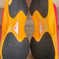 NIKE zoomX ピンクの画像