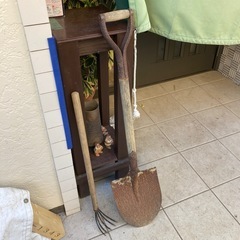 お庭作業などに　スコップと草取り用具