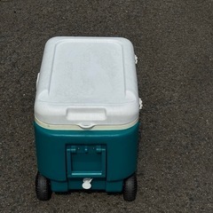  igloo(イグルー) クーラーボックス ハンドル・キャスター付き 50L 【中古】 の画像