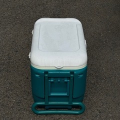 igloo(イグルー) クーラーボックス ハンドル・キャスター付き 50L 【中古】 の画像