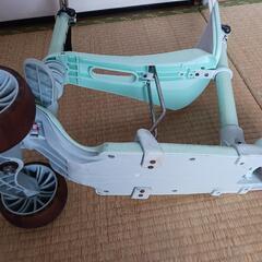 期間限定値下中、三輪キックボード、座って乗るタイプに変形可能の画像