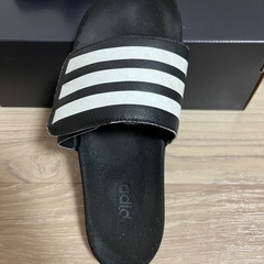 adidas サンダル ブラックの画像
