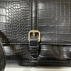 AYA × しまむらコラボ ショルダーバッグ クロコ型押し ブラックの画像