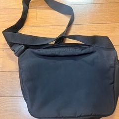adidas ショルダーバッグの画像