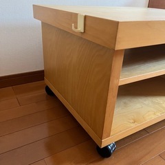 テレビ台　キャスター付き　清掃済みの画像