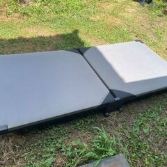 コンパクトな折り畳みシングルベッドの画像
