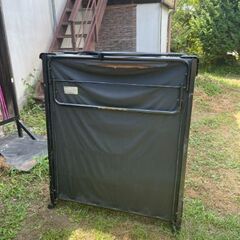 コンパクトな折り畳みシングルベッドの画像