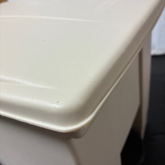 Rubbermaid製 ステップオン式ゴミ箱の画像