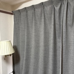 ニトリ　グレーの遮光遮熱カーテンの画像