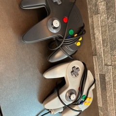 ニンテンドー64 コントローラー２点の画像