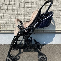 combiベビーカーの画像