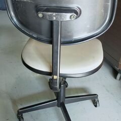 通常特価987円より半額の493円!　KOKUYO OAチェア キャスター付き 肘なし オフィスチェア 事務チェア レザー張りタイプ スチール コクヨの画像