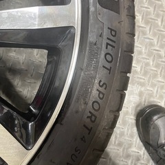 ロクサーニ　255/40R21の画像