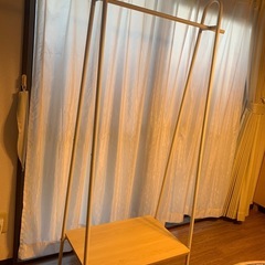 ハンガーラックの画像