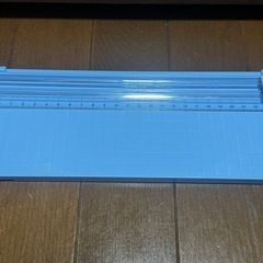 ダイソー　ペーパーカッター　切断機　裁断機の画像