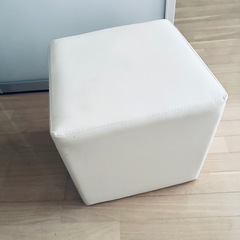 シンプル キューブ オフィススツール チェア ファブリック アイボリー 待合室 待合椅子 ベンチソファ ベンチの画像