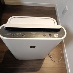 美品！SHARP製空気清浄機KC-J50-W 　2022年製の画像