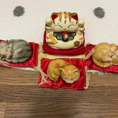 猫ちゃん🐈‍⬛置き物　眠り猫３🐾バンザイ猫🐾の画像