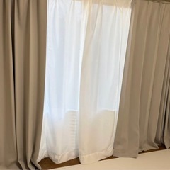 カーテンの画像