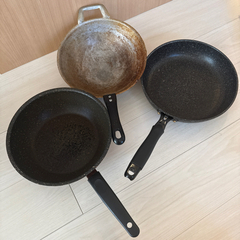 片手鍋3つ、フライパン3つ　全部セットの画像