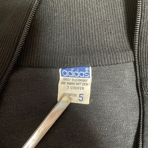 山口百恵ドラマ着用モデル　アディダスビンテージジャージ上のみ　ミュンヘンライン黒サイズ５