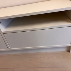 白いテレビ台の画像