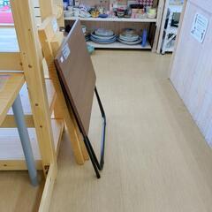 折りたたみ式木目調テーブル  美品  【こちらは店舗です。浜村鹿野温泉ICから3分 買取本舗 宮本リサイクル 営業時間9～19時 定休日水曜のみ←連絡できませんm(_ _)m】の画像
