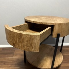 【美品】木製 丸型サイドテーブルの画像