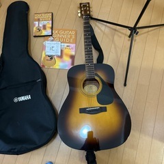 ヤマハフォークギター　譜面台付きの画像