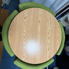 テーブルチェアの画像