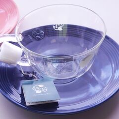 アフタヌーンティーの耐熱ガラスのパラレル2シリーズのティーカップ2組（未使用品）の画像