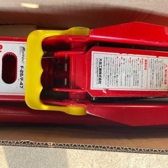 2t フロアジャッキ　車　タイヤ交換の画像