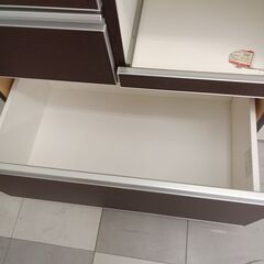 ★リユースのサカイ千葉中央店★期間限定割引有 NITORI 食器棚 ブラウン H199.5×D51×W80 クリーニング済み TC4067の画像