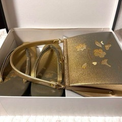 【新品　未使用】　バッグと草履のセット　ミラー付の画像