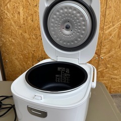2023年製★美品【炊飯器】5.5合アイリスオーヤマ　RC-MEA50-Wの画像