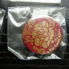 世界遺産 京都二条城の缶バッチ（五種類）とステッカーの画像