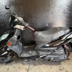 ★支払総額6.2万円★定休日なし！いつでも現車確認可能です！ キムコ レーシング125 黒 社外リアサス！ LEDテール！ 社外ミラー！ 外観良好！ ちょっとした足に♪の画像