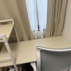 ニトリ　デスク&椅子の画像