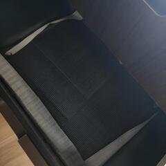 木製のキャスター付きチェスト（引き出し付き）の画像