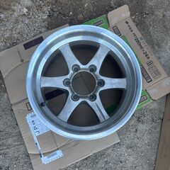 新品4本セット　６穴　１３９．７ミリ　ランクル　プラド　の画像