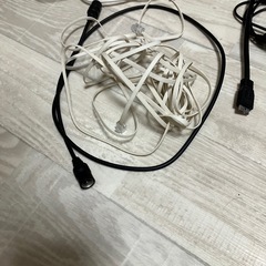 家の中であちこちに束ねてあったケーブル類です。の画像