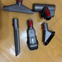 【ジャンク品】　スタンド付き　ダイソン Dyson Cyclone V10 Fluffy 掃除機 コードレス掃除機 dyson SV12 FF LFの画像
