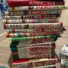 絵本、ポケモン図鑑などの画像