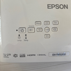 格安！値段下げました！プロジェクター　EPSON 白(当時十数万で購入)の画像