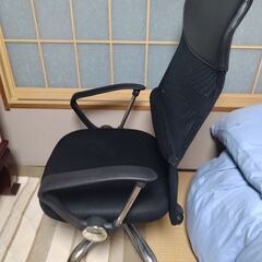 メッシュ オフィスチェア ロッキング機能付きの画像