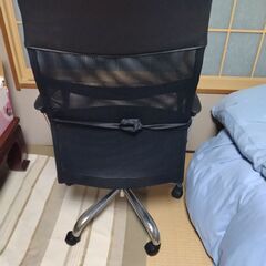 メッシュ オフィスチェア ロッキング機能付きの画像