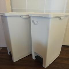 ホワイトのペダル式ゴミ箱 45Ｌ 2個セットの画像